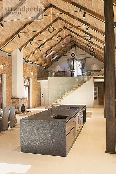 Home Showcase Interieur Küche mit Holzgewölbe