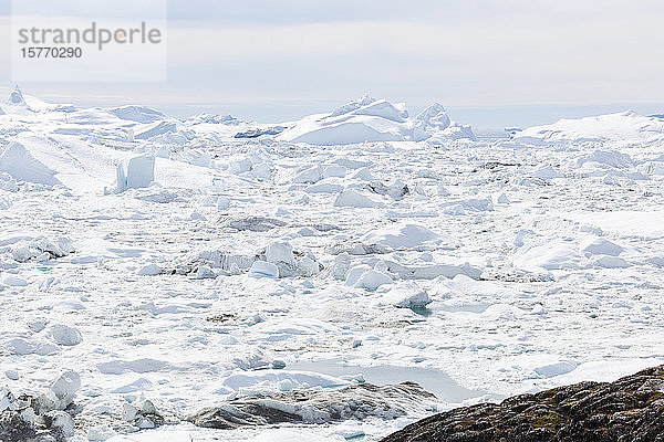 Sonnig schmelzendes Gletschereis Atlantischer Ozean Grönland