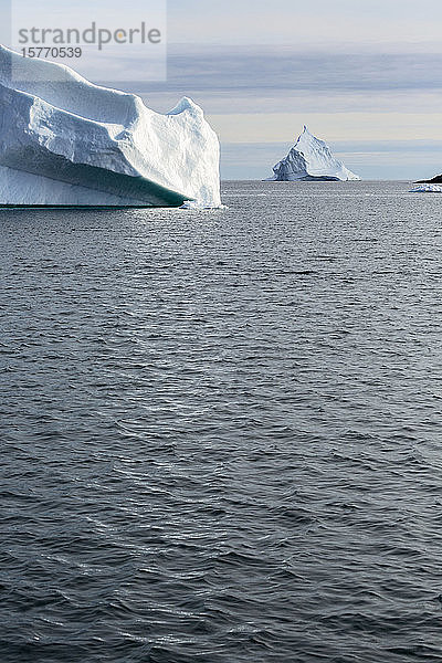 Eisberge über dem Atlantischen Ozean Grönland
