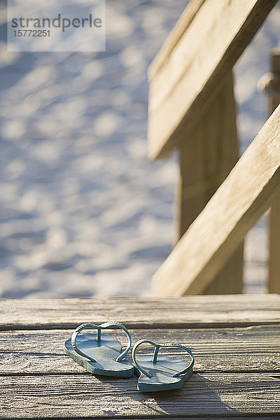 Nahaufnahme eines Paars Flip-Flops