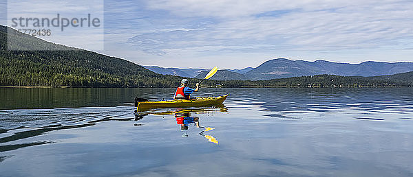 Kajakfahren auf dem White Lake; British Columbia  Kanada