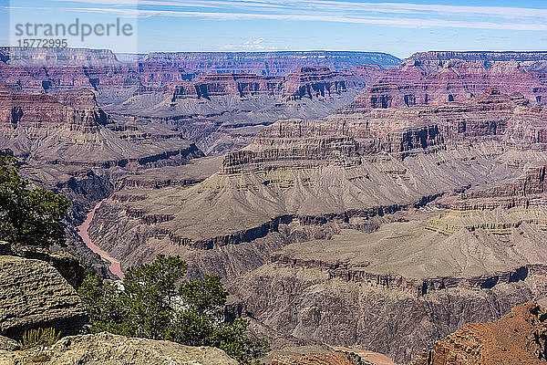 Blick auf den Grand Canyon vom Mohave Point  mit einem Blick auf den Colorado River; Arizona  Vereinigte Staaten von Amerika