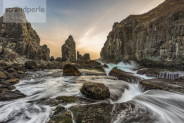 Pengempos  Areguling Beach bei Sonnenuntergang; Lombok  Indonesien