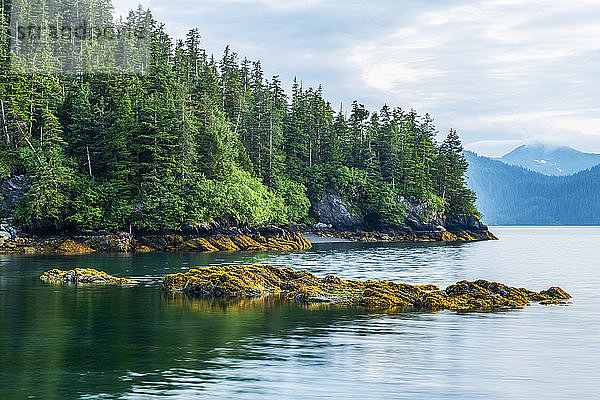 Schöne Landschaft des Prince William Sound in der Abenddämmerung; Whittier  Alaska  Vereinigte Staaten von Amerika