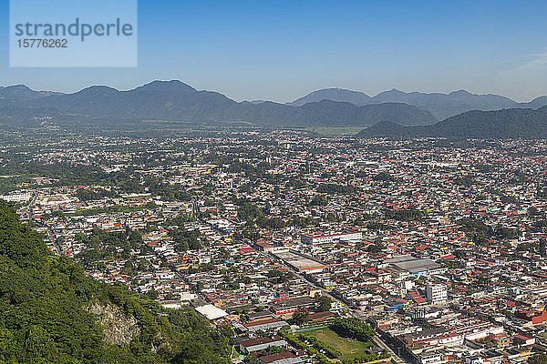 Blick vom Cerro Borrego über Orizaba  Veracruz  Mexiko  Nordamerika