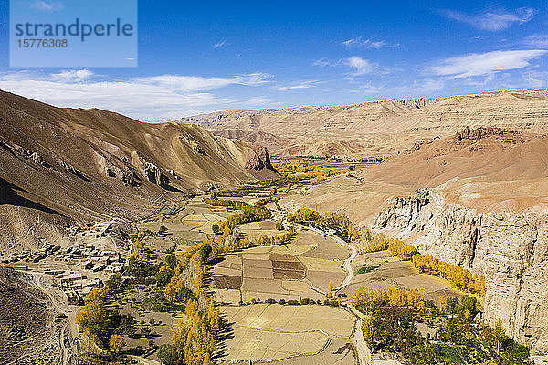 Fruchtbares Tal in der Nähe der Provinz Yakawlang  Bamyan  Afghanistan  Asien