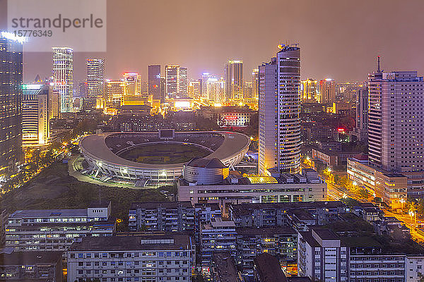 Blick auf das Tianfu Expo Center bei Nacht  Chengdu  Provinz Sichuan  Volksrepublik China  Asien