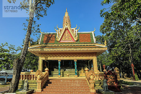 Schlafender Buddha-Pavillon im Wat Traeuy Kaoh-Tempel auf der Fischinsel gegenüber dem alten Kolonialhafen  Kampot  Kambodscha  Indochina  Südostasien  Asien