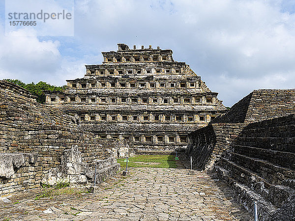 Pyramide der Nischen  präkolumbianische Ausgrabungsstätte von El Tajin  UNESCO-Weltkulturerbe  Veracruz  Mexiko  Nordamerika