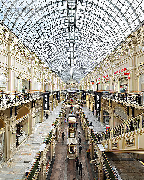 Innenraum des GUM-Einkaufszentrums  Moskau  Gebiet Moskau  Russland  Europa