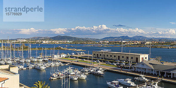 Blick auf Yacht Club  Olbia  Sardinien  Italien  Mittelmeer  Europa