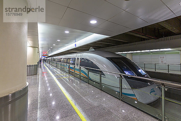 Shanghai Transrapid  Schnellster Zug der Welt  Shanghai  China  Asien
