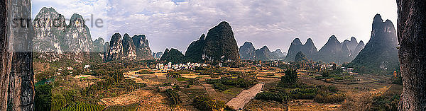 Panoramabild von Guilin Zuckerhut  Yangshuo  Guangxi  China