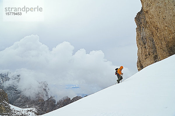 Wanderer in Canazei  Trentino-Südtirol  Italien