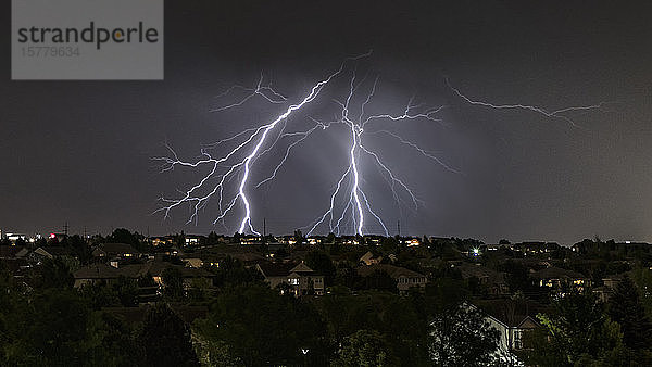 Blitzgabelung über Aurora  Colorado  USA