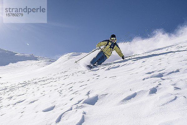 Skifahrer  Ski Alpin  Graubünden  Schweiz