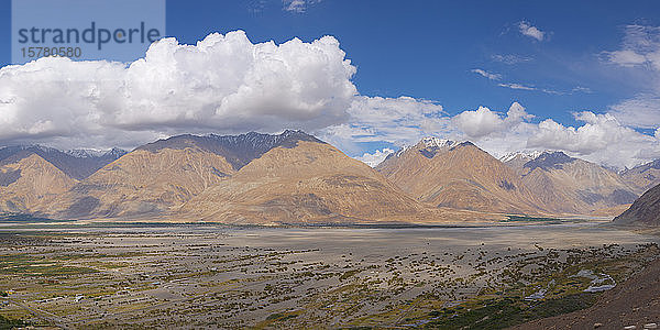 Indien  Jammu und Kaschmir  Ladakh  Nubra-Tal  Nubra-Tal  Berglandschaft