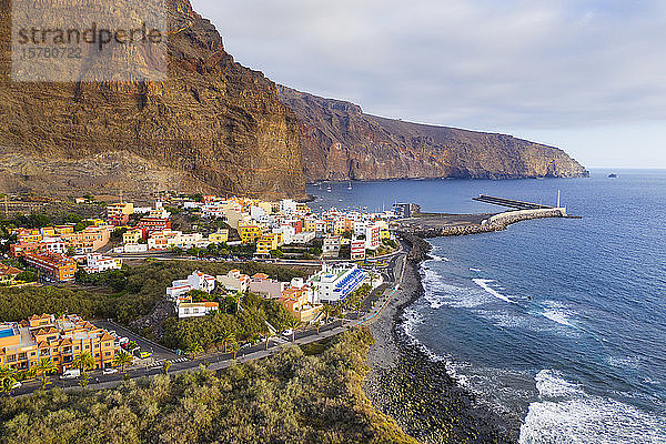 Spanien  Kanarische Inseln  La Gomera  Valle Gran Rey  Luftaufnahme von Vueltas und Hafen