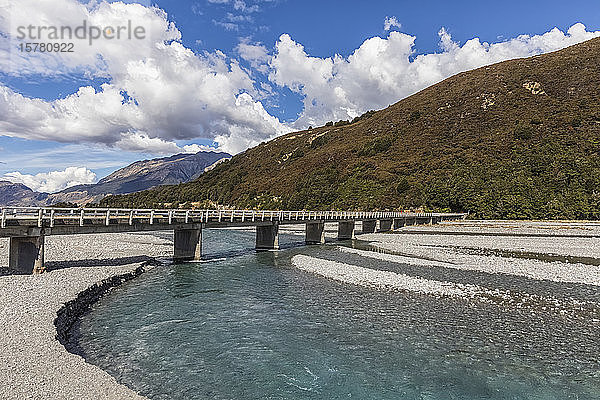 Neuseeland  Bealey-Brücke über den Waimakariri-Fluss