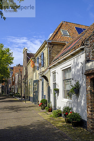 Niederlande  Nordholland  Enkhuizen  Häuserzeile entlang der Zuider Havendijk