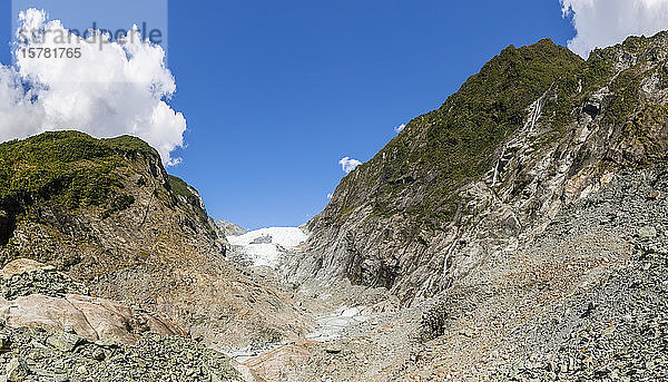 Neuseeland  Distrikt Westland  Franz Josef  Tiefblick auf den Franz Josef-Gletscherrücken