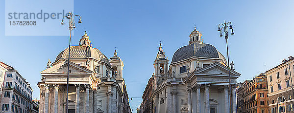 Italien  Rom  Niedrigwinkelansicht von Santa Maria dei Miracoli und Santa Maria in den Kirchen von Montesanto