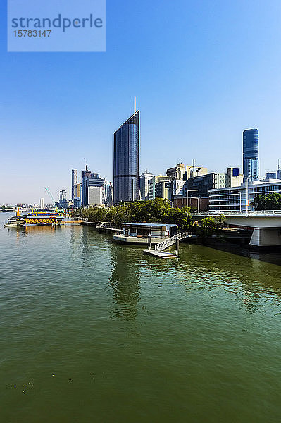 Australien  Brisbane  Stadtsilhouette über dem Fluss Brisbane