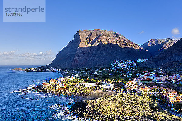 Spanien  Kanarische Inseln  La Gomera  Valle Gran Rey  Luftaufnahme von Küste und Bergen