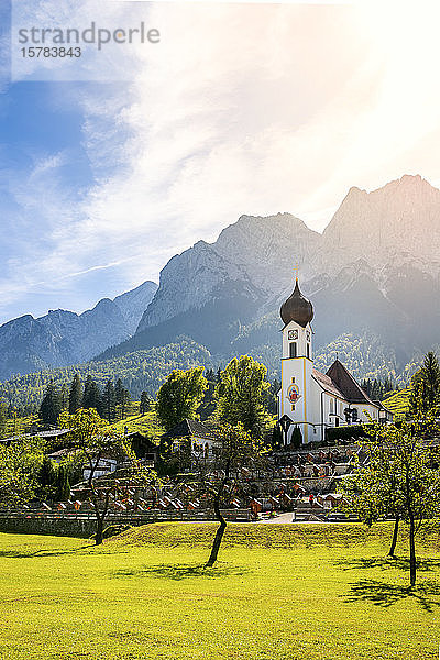 Deutschland  Bayern  Grainau  Kirche in Berglandschaft