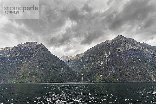 Neuseeland  Ozeanien  Südinsel  Southland  Fiordland National Park  Milford Sound  Stirling Falls