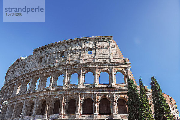 Italien  Rom  Flavisches Amphitheater gegen klaren blauen Himmel