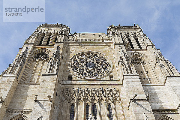 Frankreich  Gironde  Bordeaux  Niedrigwinkelansicht der Südfassade der Kathedrale von Bordeaux
