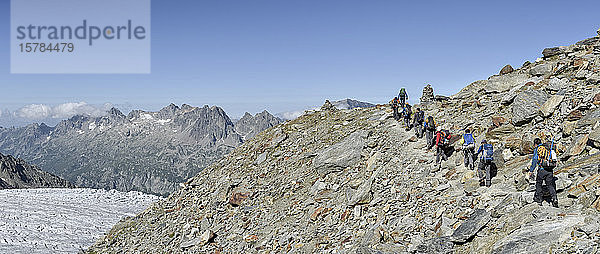 Frankreich  Mont-Blanc-Massiv  Chamonix  Bergsteiger auf dem Weg zur Albert-1er-Hütte