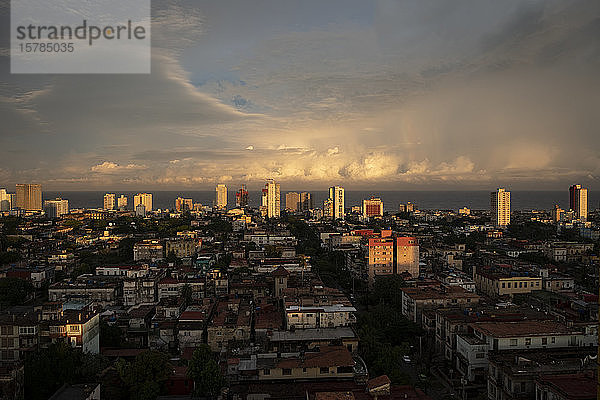 Kuba  Havanna  Luftaufnahme des Stadtzentrums im Morgengrauen