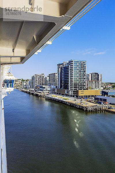 Australien  Queensland  Brisbane  Stadtsilhouette über den Fluss Brisbane gesehen