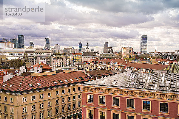 Blick auf die Skyline  Warschau  Polen