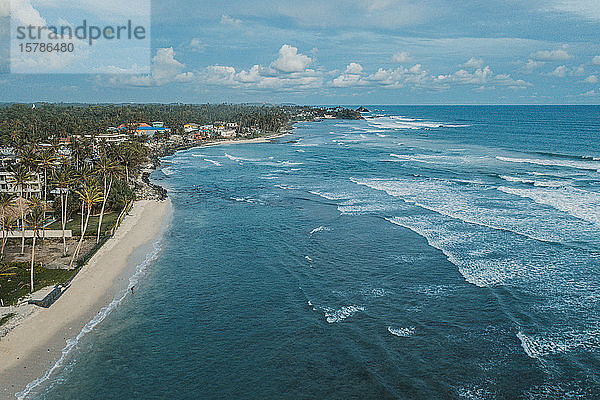 Sri Lanka  Südprovinz  Ahangama  Luftaufnahme des Indischen Ozeans und der Küstenstadt