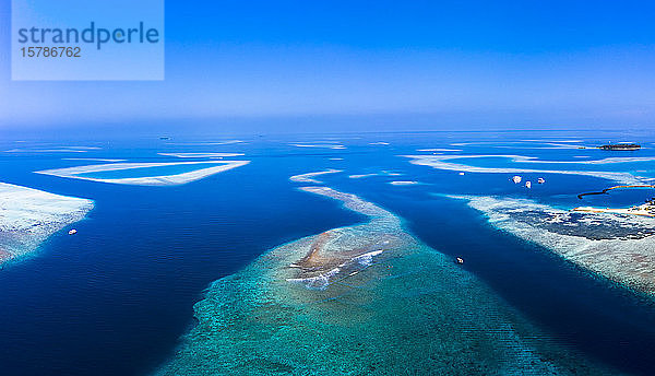 Malediven  Luftaufnahme der Inseln Kandoomafushi und Guraidhoo im Sommer