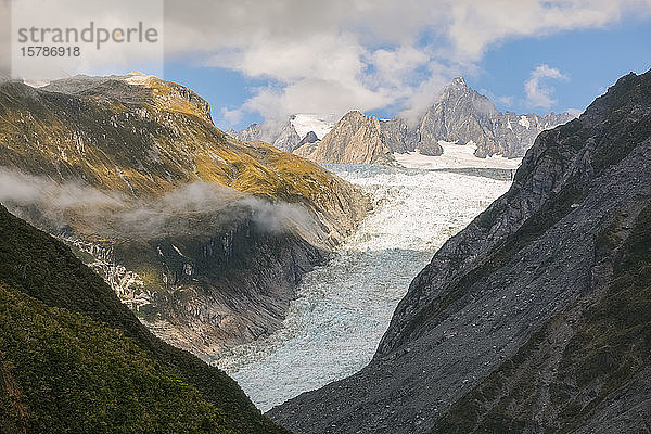 Neuseeland  Panoramablick auf den Fox-Gletscher