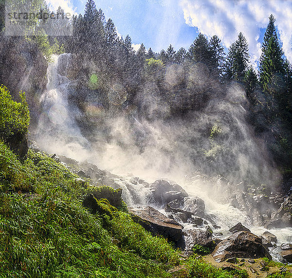 Italien Trentino  Genova-Tal  Lares-Wasserfall