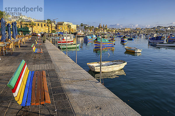 Malta  Marsaxlokk  Fischerdorf Hafen am Mittelmeer
