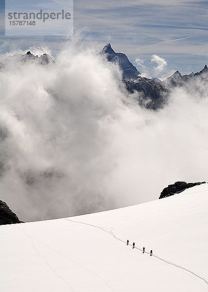 Wandererreihe  Arolla  Walliser Alpen  Schweiz