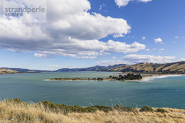 Neuseeland  Dunedin  Szenische Ansicht der Wolken über der Landzunge von Taiaroa