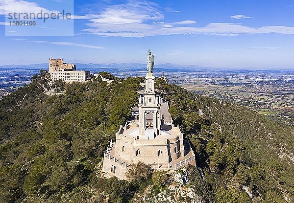 Cristo Rei Monument  Christkönigsstatue  Kloster Santuari de Sant Salvador  Puig de Sant Salvador  bei Felanitx  Region Migjorn  Luftaufnahme  Mallorca  Balearen  Spanien  Europa
