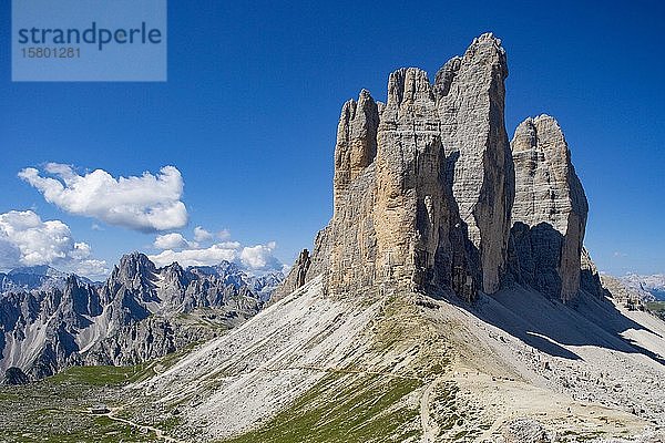 Blick vom Patternsattel auf die Drei Zinnen  Sextner Dolomiten  Südtirol  Südtirol  Italien  Europa