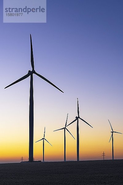 Windräder  Windkraftanlage  Baden-Württemberg  Deutschland  Europa