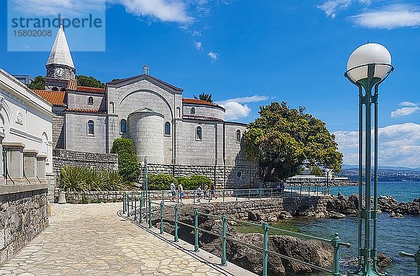 Kirche St. Jakob  Lungomare-Promenade  Opatija  Istrien  Kvarner-Bucht  Kroatische Adria  Kroatien  Europa