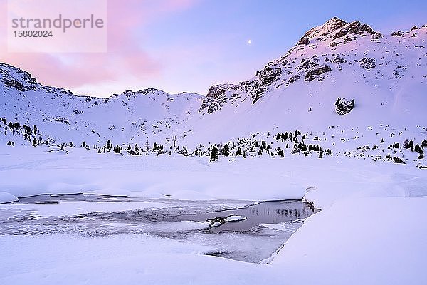 Sonnenaufgang im Winter  Klammspitzen  Wattentaler Lizum  Ammergauer Alpen  Tirol  Österreich  Europa