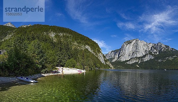 Badestrand mit Trisselwand Altausseersee  Altaussee  Salzkammergut  Steiermark  Österreich  Europa