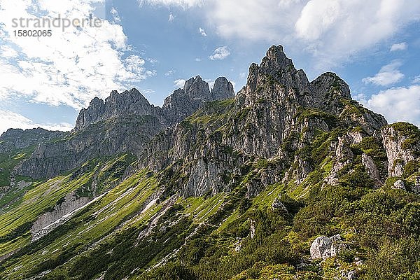 Schroffe Gipfel  Berge  Armkarwand  Große Bischofsmütze  Salzkammergut  Oberösterreich  Österreich  Europa